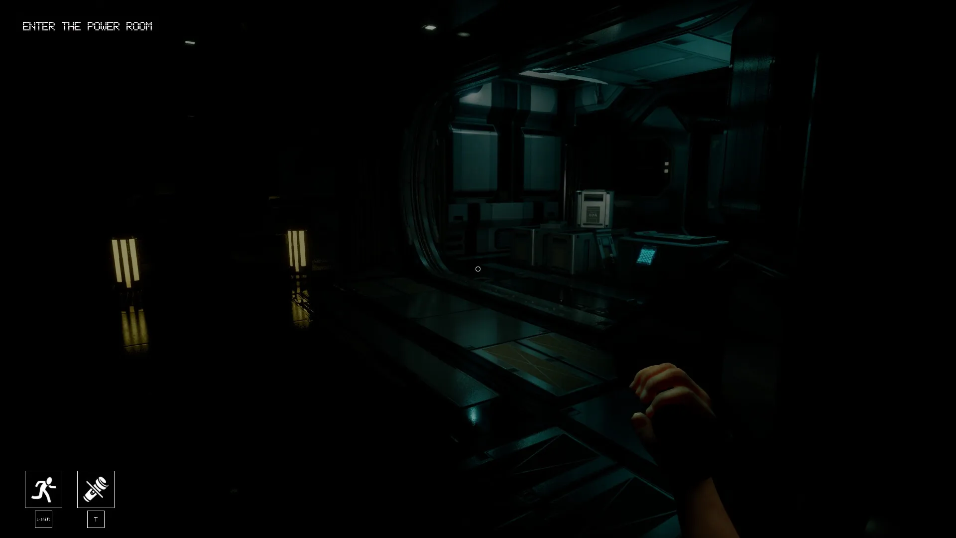 Astrumis: Player's hand in dark spaceship corridor, UI shows run and flashlight icons, "Enter the Power Room"
