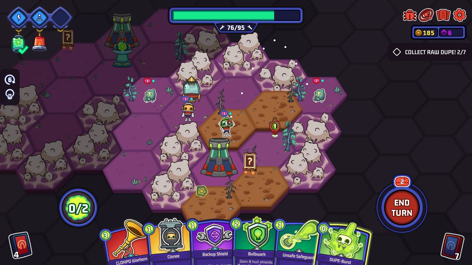 Clonizer: Hex-based tactical map with characters, alien enemies, and card selection at the bottom