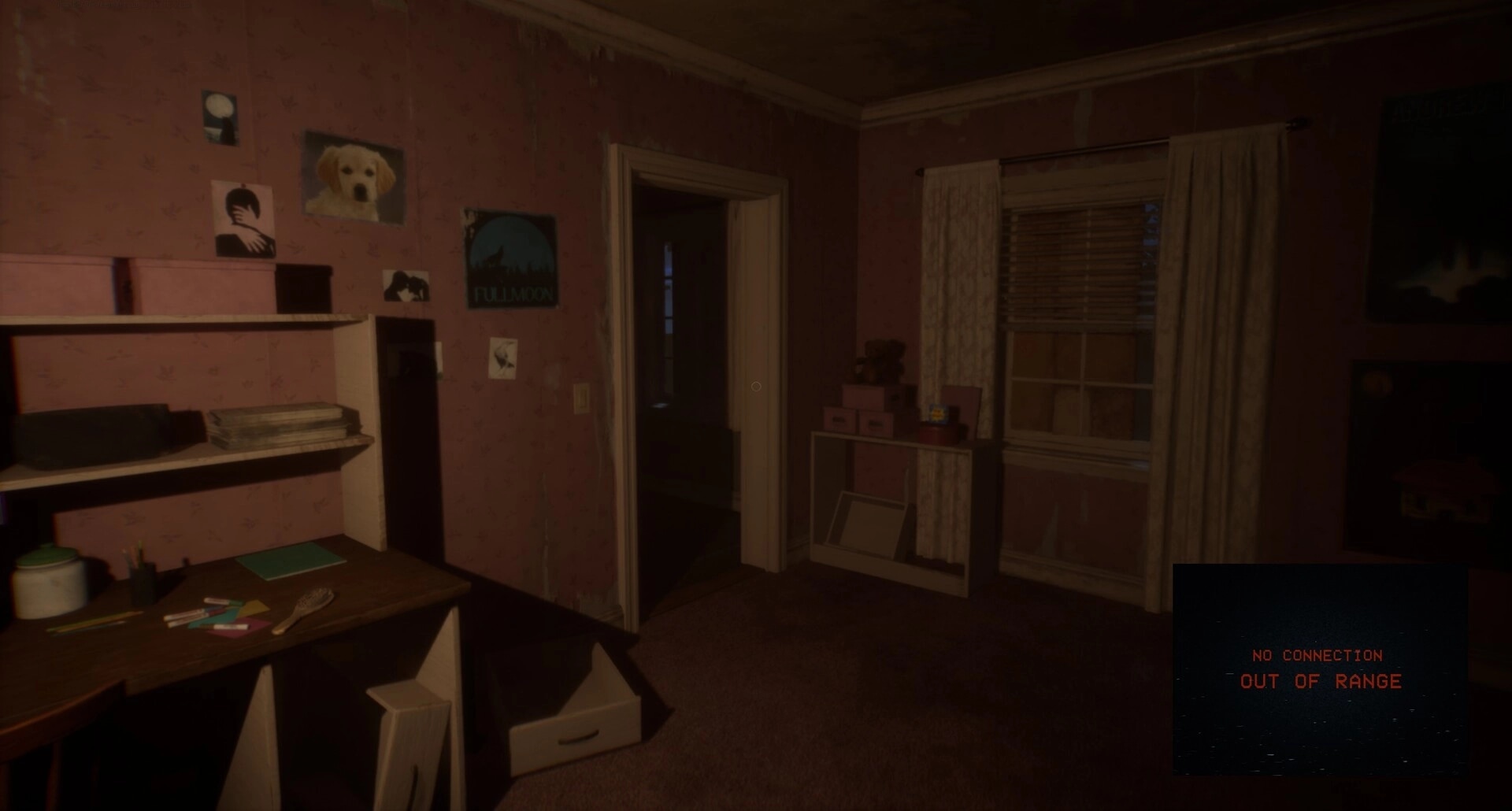 Deadcam: Dimly lit room with no connection message on screen, indicating paranormal activity nearby.