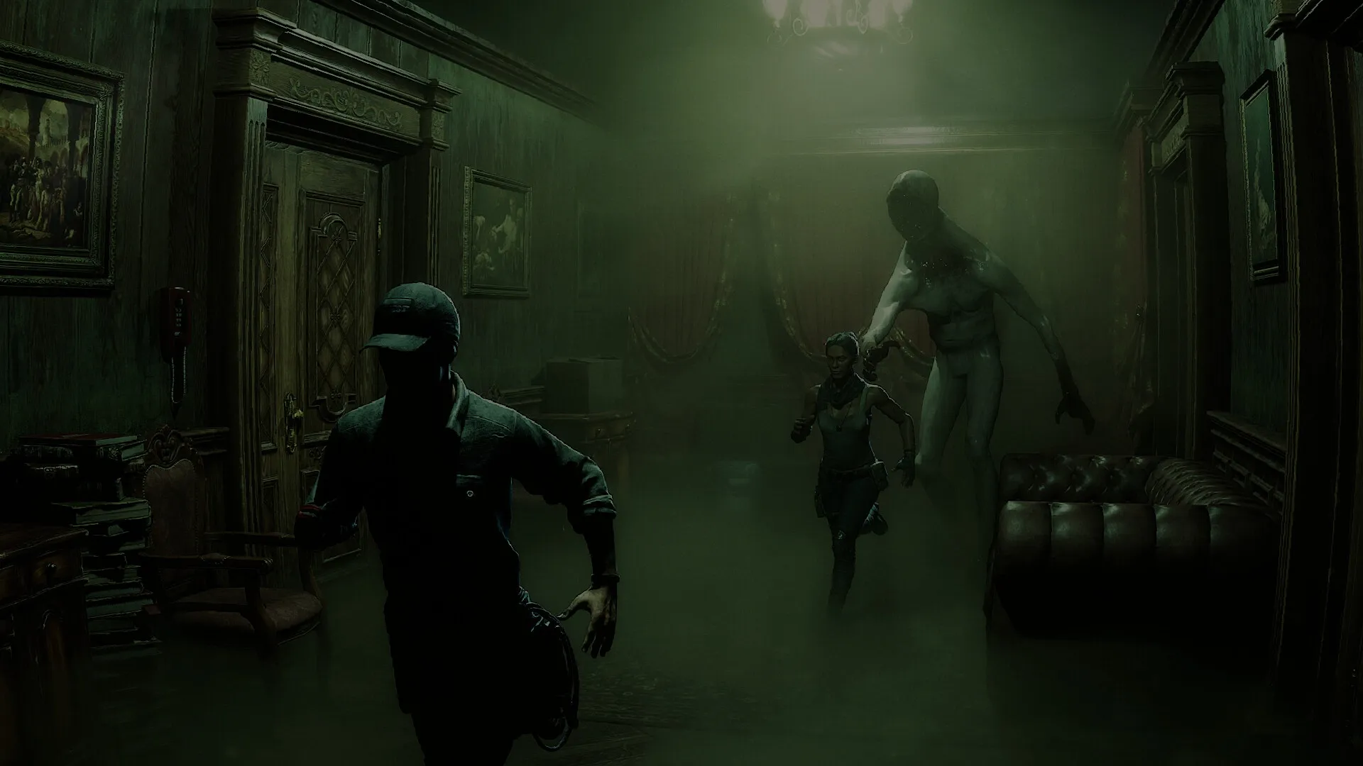 Dream Eaters.exe: Characters flee from a monstrous figure in a dimly lit, eerie hallway with fog.