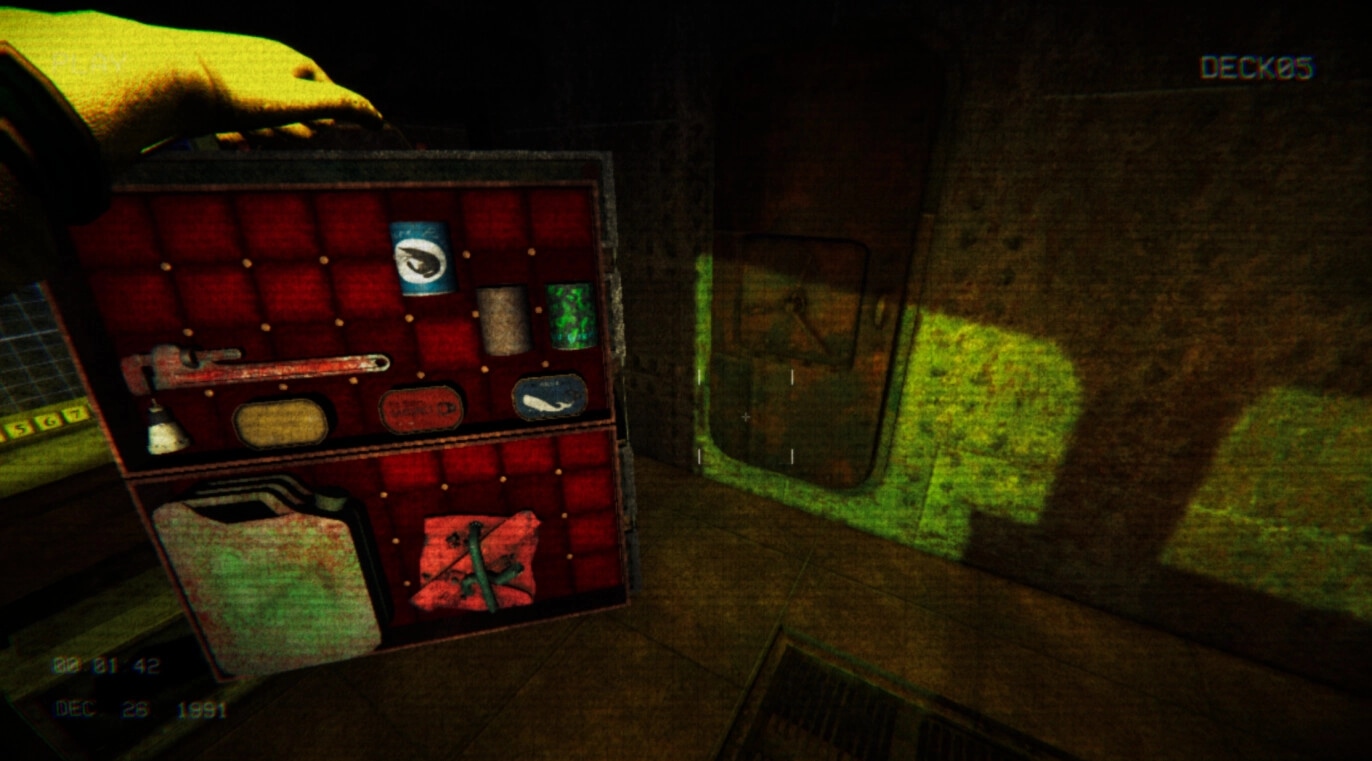 Full Fathom: Inventory panel with tools and cans open in a dim submarine corridor on DECK05.