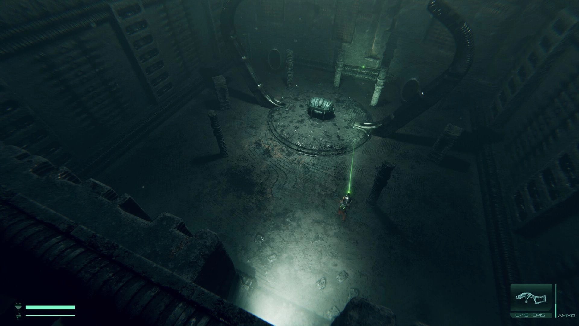 O3: Player explores dark, alien chamber with intricate architecture and visible ammo count in corner.