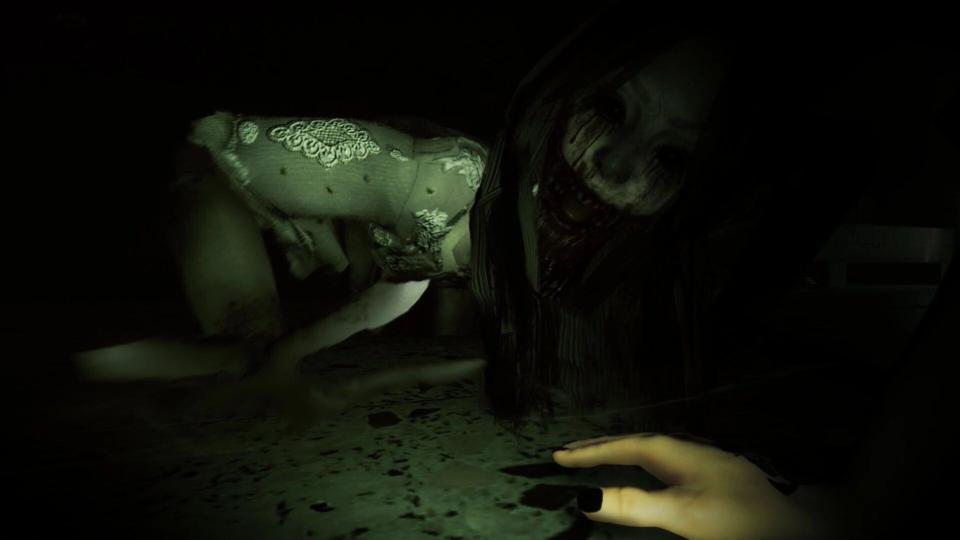 SUFFOCATE: Creepy ghostly figure crawls towards player in dark, eerie room with cracked tiles.