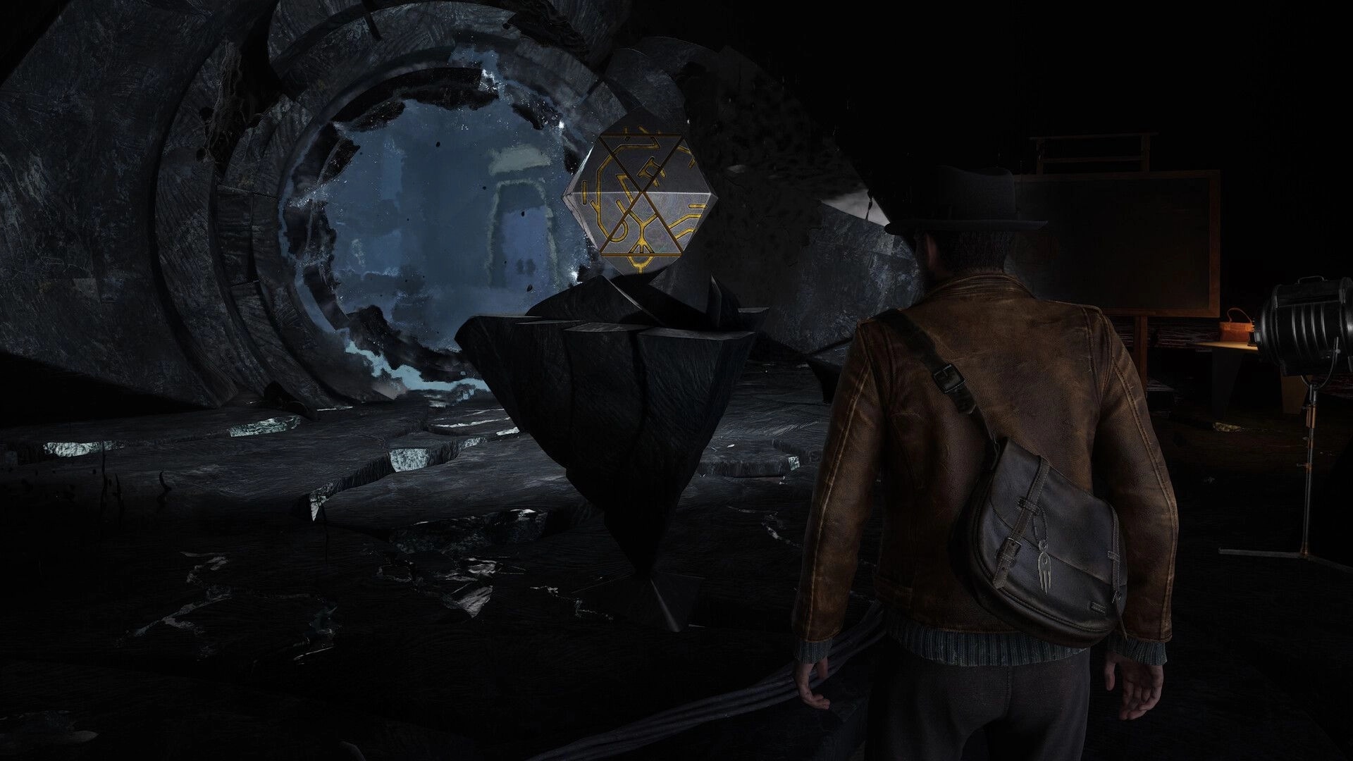 The Sinking City 2: Explorer faces a glowing sigil cube in a dark cavern with a flooded portal door.
