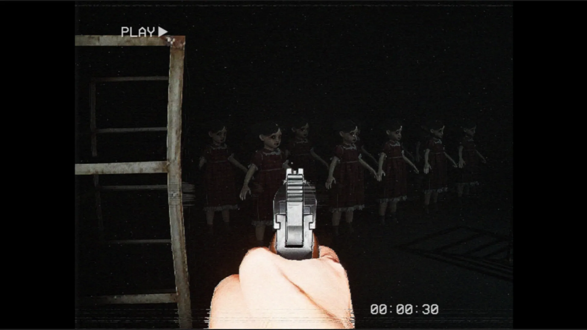 工廈 Warehouse: Player aims handgun at eerie dolls in dark industrial room with VHS overlay visible